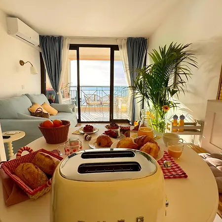 Vue Imprenable, Piscine A Debordement - كان